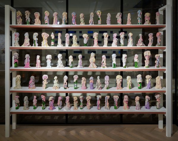 Andy Holden - Beer Bottle Rock Shop Stalagmite Rock Club Shelving Unit #1 - Gips, emulsie op bierflesjes en hout