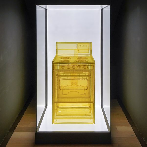 Do Ho Su - Stove units 2 - Polyester stof, roestvrij stalen draad, display hoes en LED verlichting