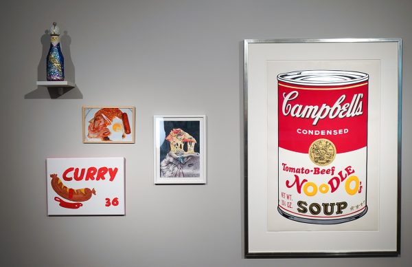 Gijs Assman - Maria - Ketchup fles en verf & Martin Parr - British Food - Foto & Beni Bischof - Curry - Acrylverf op canvas & Paul McDevitt - Notes to Self - Inkt en kleurpotlood op papier & Andy Warhol - Cambell Soup II Tomato-Beef Noodle - Zeefdruk