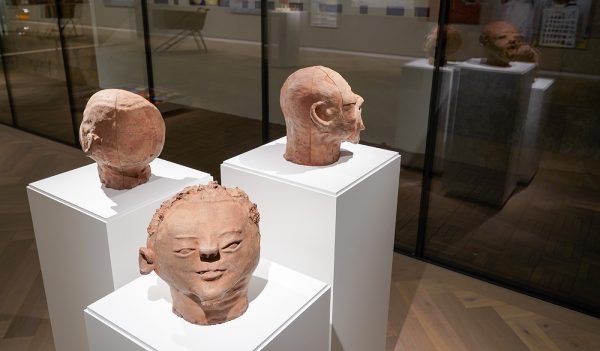 Renzo Martens - Self Portrait by Manenga Kibwila, Emery Muhamba & ? - Chocolade sculpturen