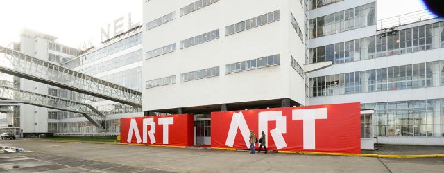 In verband met mijn eigen aanwezigheid als kunstenaar lukt het me niet om direct dezelfde avond als de opening om het beeldverslag af te krijgen. Er zijn simpelweg te weinig [&hellip;]