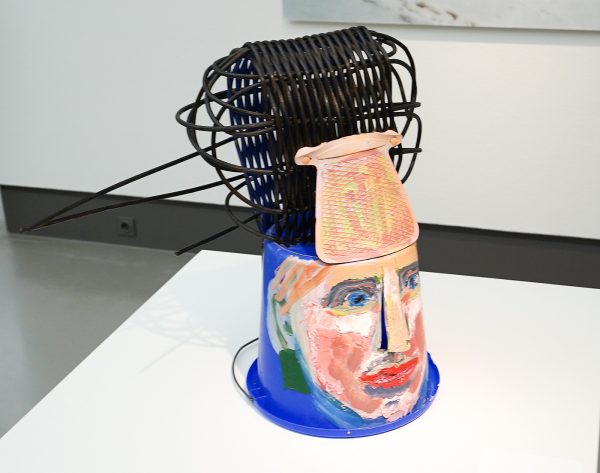 Emo Verkerk - Xantippe - Olieverf, plastic, rubber, metaal en pitriet - NOG Collectie