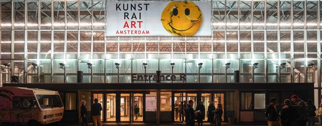 Toen ik vanuit de KunstRai naar buiten liep kwam ik een bekende van me tegen. Een sympathieke man die veel ziet en een aardige kunstcollectie heeft. We raakten aan de [&hellip;]