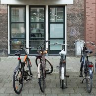 Al een flink aantal jaren maakt Emo Verkerk (1955) hoofdzakelijk portretten. Nouja, portretten zijn het eigenlijk niet echt helemaal en tegelijk toch ook wel. Lang niet alle mensen die hij [&hellip;]