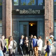 Afgelopen week opende postacademische instelling De Ateliers haar deuren weer. De 10 kunstenaars die er de afgelopen twee jaar afgeschermd van de buitenwereld hebben gewerkt laten zien wat daar gebeurd [&hellip;]