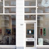 Je kunt geen tekst over zijn werk openslaan of het bekende pop-art riedeltje komt voorbij. Hij was degene die twee jaar naar de VS ging en daar Andy Warhol, Rauschenberg [&hellip;]