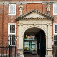 Het lijkt alweer een eeuwigheid geleden dat ik studeerde aan de academie in Breda. De academie ligt in een afgelegen seminarium en dus krijg je weinig van Breda zelf mee, [&hellip;]