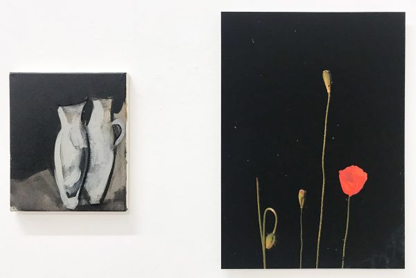 Marie Reintjes - Twee vazen - 30x25cm, Acrylverf en houtskool op katoon & Joris Boekhoven - Poppy - 56x40cm Archief print op dibond