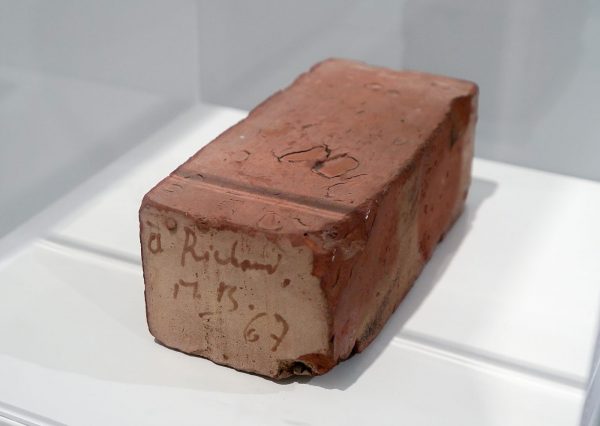 Marcel Broodthaers - Brique Signe