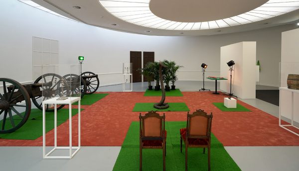 Marcel Broodthaers - Decor; a conquest by Marcel Broodthaers (XIXth and XXth Century) - Mixed media installatie (detail)