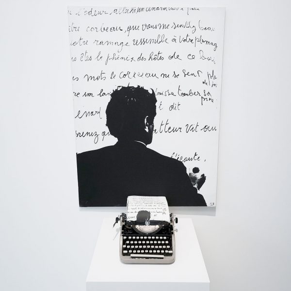 Marcel Broodthaers - Le Corbeau et le Renard - Fotografisch doek en schrijfmachine en kleine reproducties