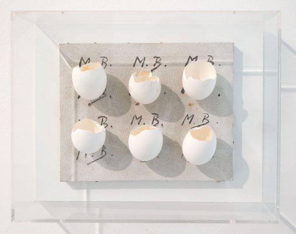 Marcel Broodthaers - Tableau d'Oeufs (Meilleurs voeaux) - Doek, eierschalen en verf