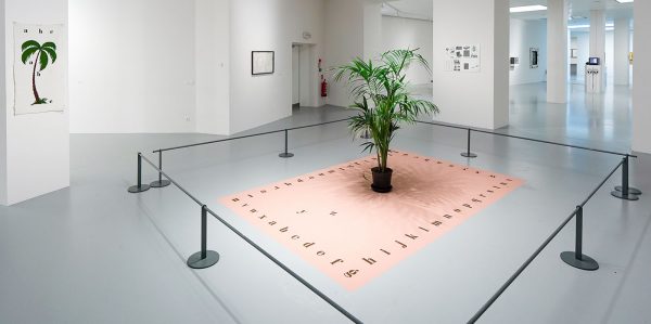Marcel Broodthaers - Tapis de sable - Zand, potpalm en badstof