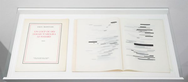 Marcel Broodthaers - Un coup de des jamais n'abolira le hasard - 33x25cm Kunstenaarsboek