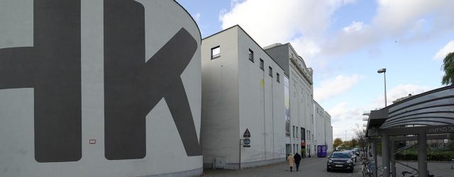 In iets meer dan tien jaar timmerde hij een van de belangrijkste oeuvres in elkaar in naoorlogs België. Marcel Broodthaers (1924-1976) begon pas op latere leeftijd met het beeldend kunstenaarschap. [&hellip;]