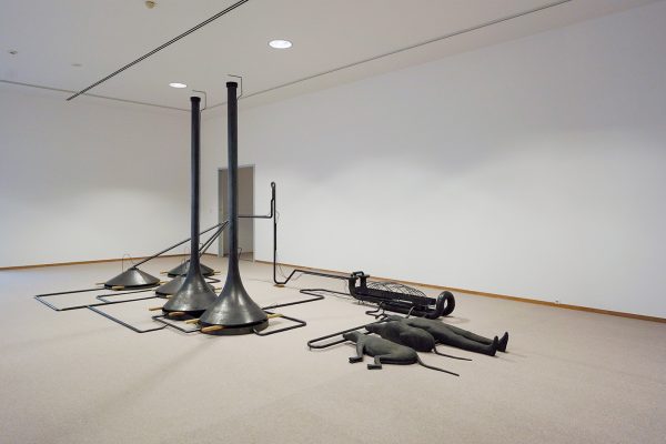 Mark Manders - Mind Study - Brons, ijzer en hout