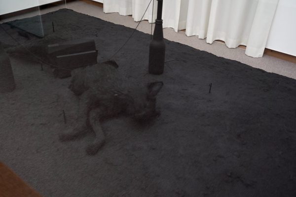 Mark Manders - Nocturnal Garden Scene - Diverse materialen (Detail)