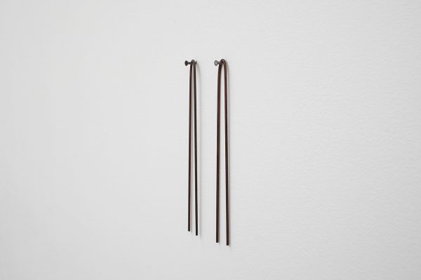 Mark Manders - Short Sad Thoughts - Messing en nagels