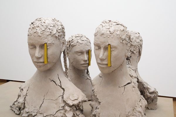 Mark Manders - Working Table - Beschilderd brons, beschilderd ijzer, beschilderd hout en ijzer (detail)