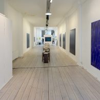 De afgelopen weken was het lastig om tentoonstellingen te bezoeken. Sommige galeries gaan inmiddels voorzichtig open. Voor mij waren er nog wat logistieke beperkingen, de treinen reden niet overal en [&hellip;]