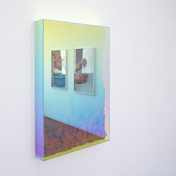 Filip Vervaet - Waiting for the Sun - 90x59x10cm Egaline, glas met dichroische coating
