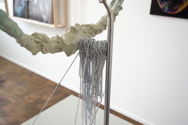 Jonathan van Doornum - Thoughts about giving and receiving - 40x60x185cm Epoxy klei, pigment, roestvri staal, batterijen, ring en ketting (detail)