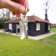 Enige tijd geleden mocht ik de sleutels ontvangen van de Dooyewaard stichting van een klein muffig oud hutje waar tussen 1916 en 1918 Piet Mondriaan tot zijn kenmerkende abstracte schilderijen [&hellip;]