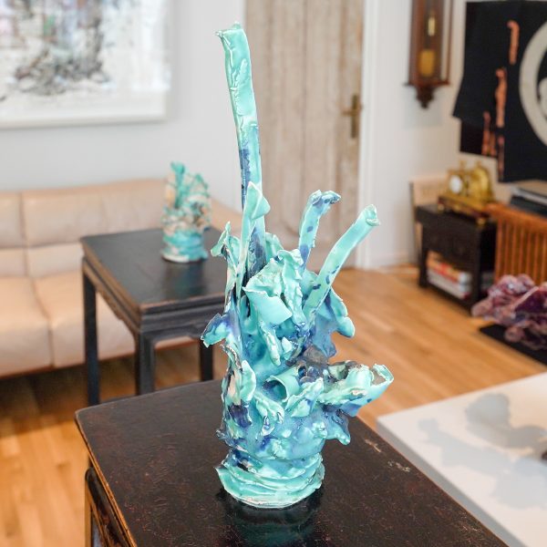 Heringa van Kalsbeek - Ancestors Take My Hand - 36x15x13cm, Porselein