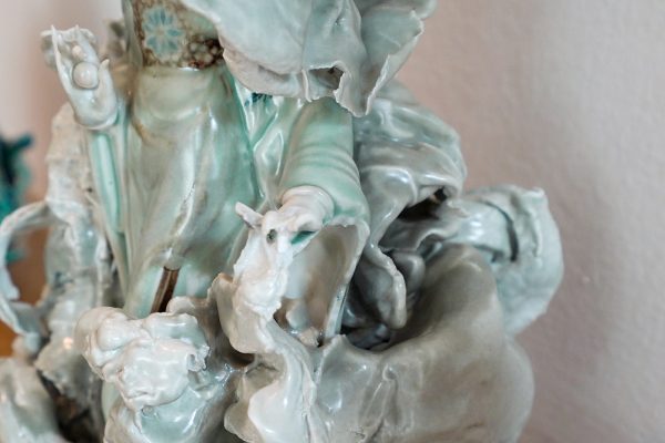 Heringa van Kalsbeek - Zonder Titel - 29x20x22cm, Porselein & Gates to the Garden 38x25x16cm Porselein & Zonder TItel - 30x23017cm, Porselein (detail)