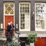 Omdat langzaam aan alles weer open gaat willen Martin de Koning en Annelies van der Pauw de kunst een hart onder de riem steken door hun huis open te stellen [&hellip;]