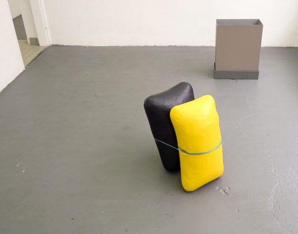 Guus van der Velden - s, Liii - 56x47x27cm Verf op acrylaat composiet & t 12x42x37 Verf op acrylaat composiet