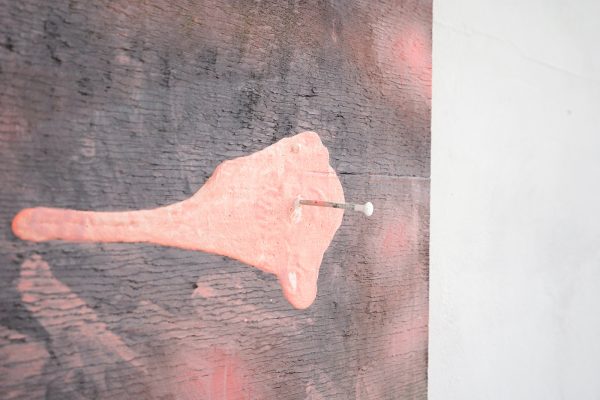 Henry Byrne - I'm Done With It (Appropriated painting of Ottokaji) - 50x42x7cm Spuitbus, olieverf, hout en spijker (detail)