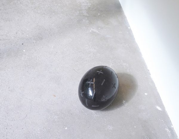 Jan van Munster - Minus is Plus - 30x23cm Graniet, 1989