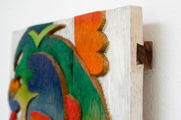 Alejandra Venegas - Mediodia - 50x36cm Gesneden guanacastehout en gouache en encaustiek (detail)