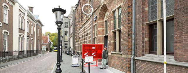 Er hangen 10 grote tekeningen verspreid door een toch niet al te eenvoudige ruimte. Roland Sohier (1950) bespeelt ter ere van zijn 70e verjaardag de vaste installatie van Krijn de [&hellip;]