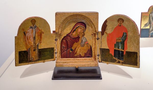 Grieks - Drieluik met zoet kussende Moeder Gods en Heiligen - 16x36cm, Tempera op hout, vroeg 16e eeuws