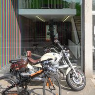 Het beeldscherm waar je dit op leest bouwt het beeld op met piepkleine RGB-ledlampjes. Door ze op de juiste manier aan of uit te zetten geven ze alle kleuren die [&hellip;]