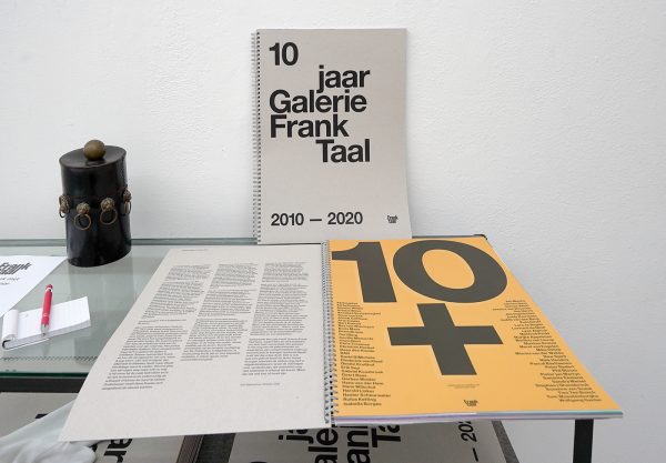 editie 20 uitnodigingen boek10 jaar Galerie Frank Taal