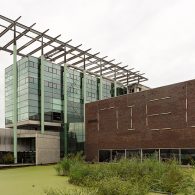 Het eerste museum was geen museum. Het Mouseion van Alexandrië, was de tempel voor de muzen. Artefacten waren er wel, maar het waren voornamelijk enorme hoeveelheden boeken en teksten om [&hellip;]