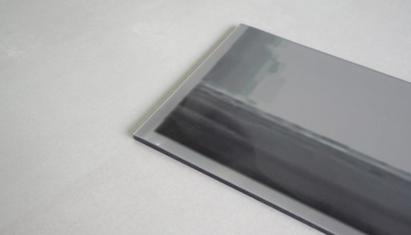 Rebecca Niculae - Zonder Titel - 210x24x1,8cm, Acrylaat en C-print (detail)