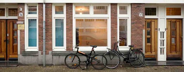 Het afgelopen jaar is onze wereld gekrompen naar onze thuis-werk plaatsen en huiskamers. Sociale contacten werden vermeden omwille van mogelijke besmetting. De buitenwereld werd, meer dan ooit, een gevaarlijke plek [&hellip;]