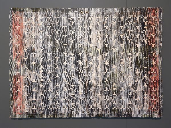 Alexandra Phillips - I Plan to Stay a Believer - Schellakinkt op gepigmenteerd gips, metalen ogen en tule