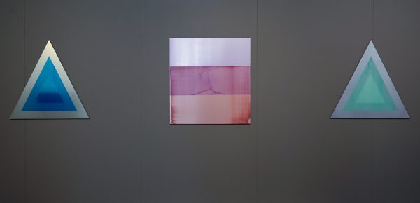 Philipp Gufler - Bergkristall, fein, Phatoloblau, Rostichig & Kabaltviolett, dunkel, Nelkenfarbe, dunkel & Kobaltviolett, dunkel, Kobaltgrun, blastichtig A - Zeefdruk op spiegels