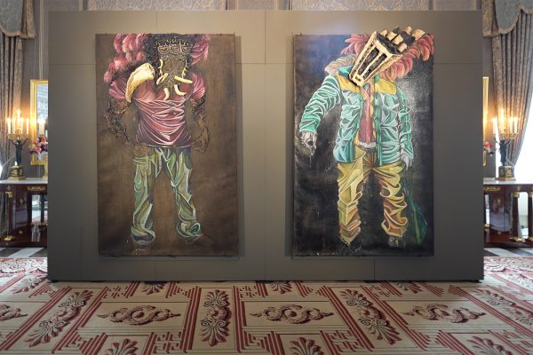 RaQuel van Haver - Serie Masquerade, Pasha & Sepa - Olieverf, teer, houtskool, krijt en leem op jute