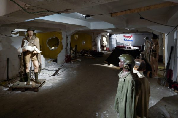 Joep van Lieshout - Diorama (Sacrifice)