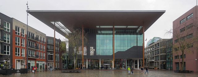 Portretten. De afgelopen zes eeuwen moeten er miljoenen, zo niet miljarden gemaakt zijn. Hoewel de gelijkenis waarschijnlijk lang niet altijd even treffend is geweest tot de uitvinding van de fotografie, [&hellip;]