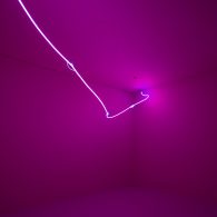 Soms zie je pas iets, als het er niet meer is. De afwezigheid van vanzelfsprekendheden benadrukt dat, wat eerst misschien zo vanzelfsprekend lijkt, dat helemaal niet is. Door iets weg [&hellip;]