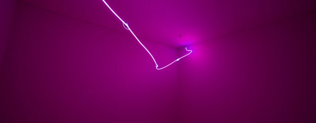 Soms zie je pas iets, als het er niet meer is. De afwezigheid van vanzelfsprekendheden benadrukt dat, wat eerst misschien zo vanzelfsprekend lijkt, dat helemaal niet is. Door iets weg [&hellip;]