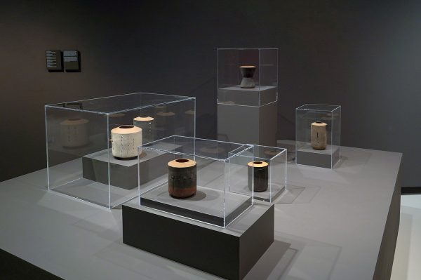 Lucio Fontana - Concetto spaziale - Terracotta en verf, 1957-1958