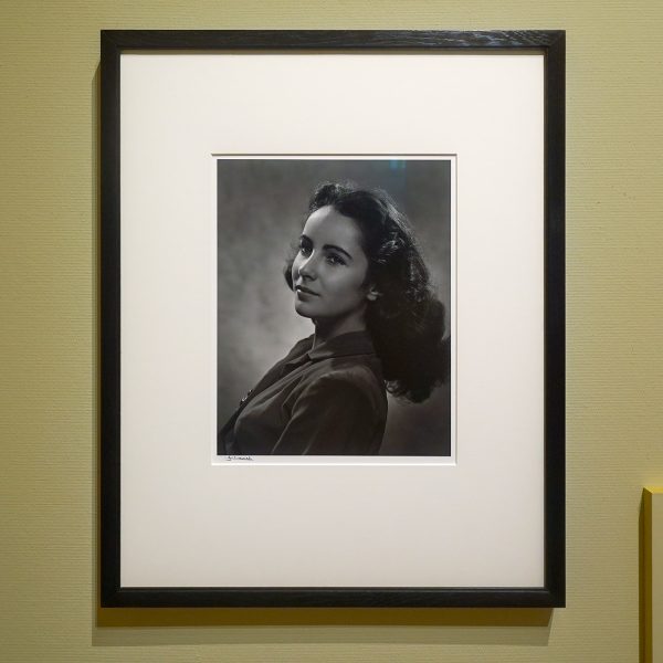 Yousuf Karsh - Elizabth Taylor - Ontwikkelgelatinezilverdruk, 1946